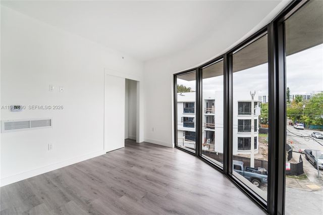 1165 NW 8th Ave 104, Miami, FL 33136