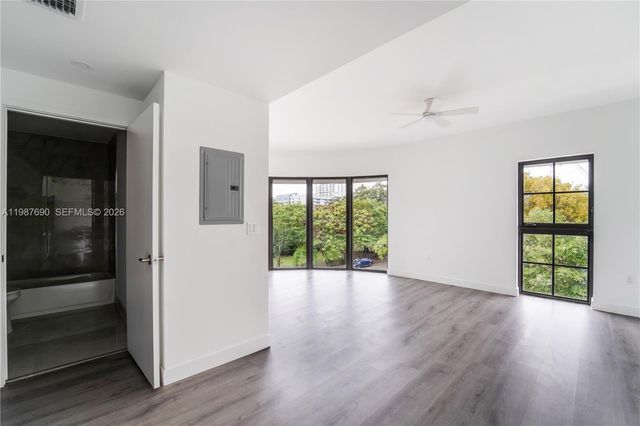 1165 NW 8th Ave 104, Miami, FL 33136