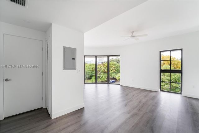 1165 NW 8th Ave 104, Miami, FL 33136