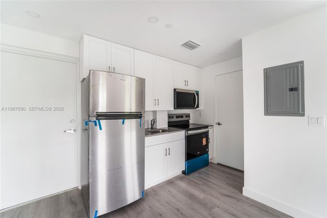 1165 NW 8th Ave 104, Miami, FL 33136