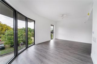 1165 NW 8th Ave 104, Miami, FL 33136