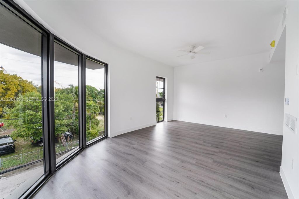 1165 NW 8th Ave 104, Miami, FL 33136