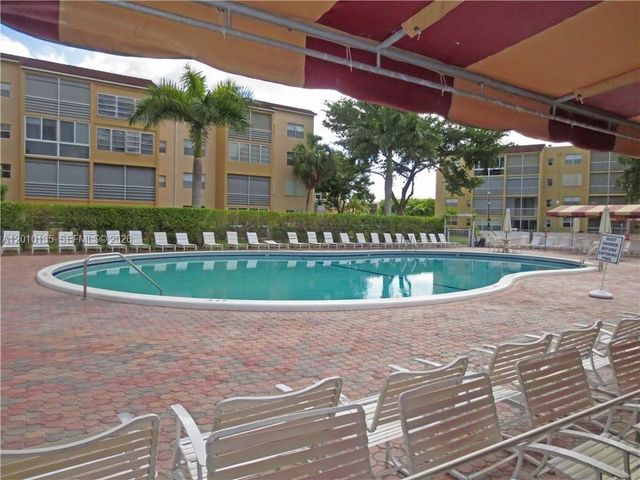 2861 Somerset Dr 107, Lauderdale Lakes, FL 33311