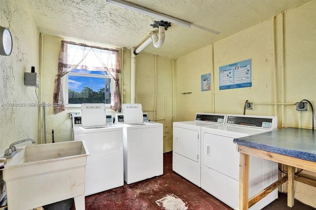 2861 Somerset Dr 107, Lauderdale Lakes, FL 33311