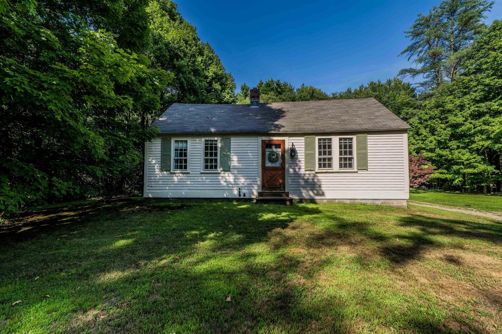 50 King Road, Chichester, NH 03258