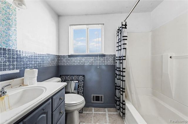 2535 Camel Drive, Sterling Heights, MI 48310