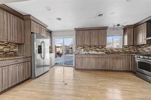 2535 Camel Drive, Sterling Heights, MI 48310