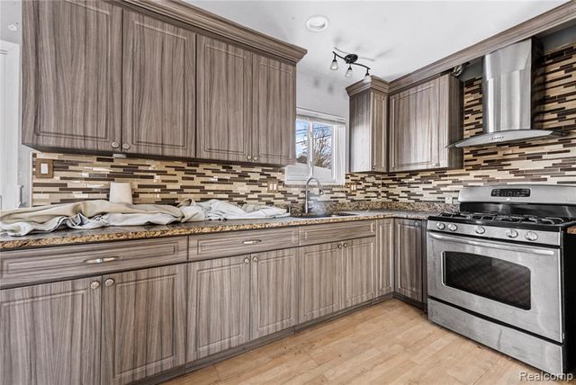 2535 Camel Drive, Sterling Heights, MI 48310