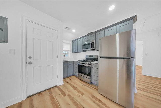 11 Willet St B, Quincy, MA 02170