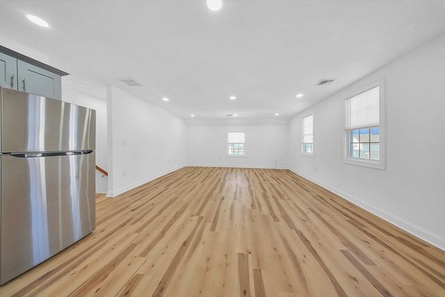 11 Willet St B, Quincy, MA 02170