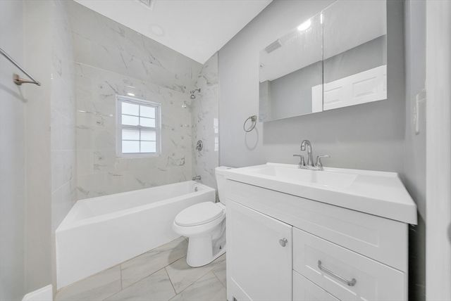 11 Willet St B, Quincy, MA 02170