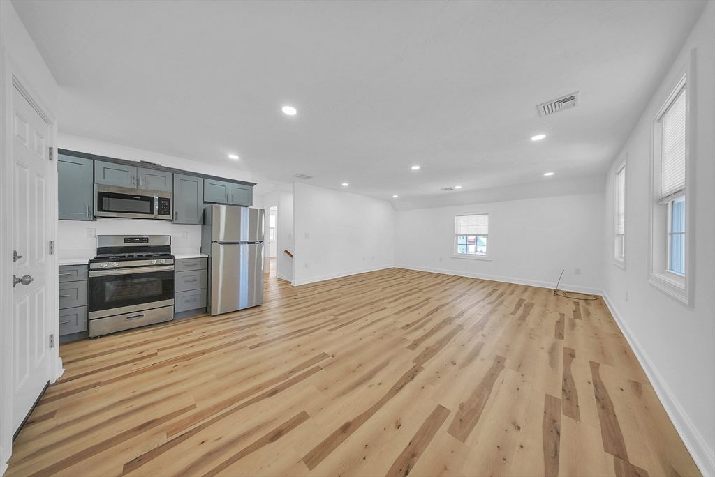 11 Willet St B, Quincy, MA 02170