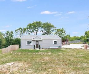 28w427 DONALD Avenue, West Chicago, IL 60185