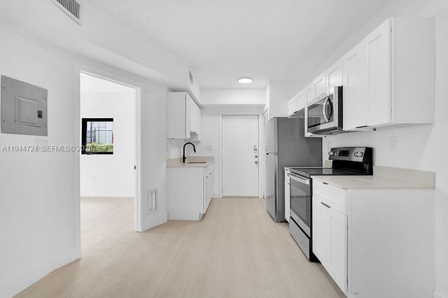 1814 NW 2nd Ct, Miami, FL 33136