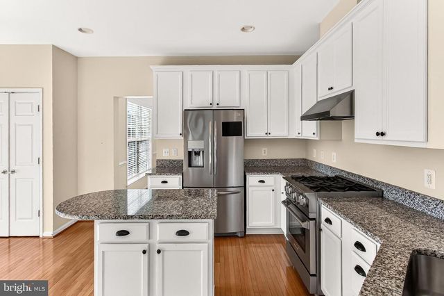 8903 YELLOW HAMMER DR, Gainesville, VA 20155