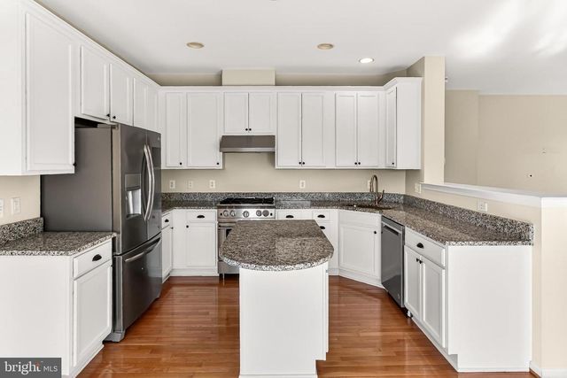 8903 YELLOW HAMMER DR, Gainesville, VA 20155