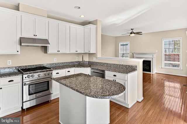 8903 YELLOW HAMMER DR, Gainesville, VA 20155