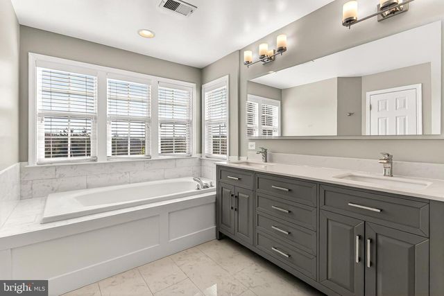 8903 YELLOW HAMMER DR, Gainesville, VA 20155
