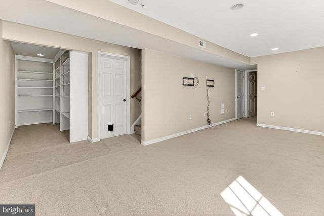 8903 YELLOW HAMMER DR, Gainesville, VA 20155