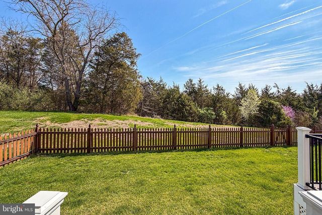 8903 YELLOW HAMMER DR, Gainesville, VA 20155