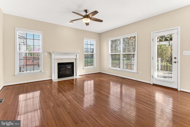 8903 YELLOW HAMMER DR, Gainesville, VA 20155