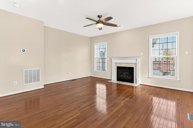 8903 YELLOW HAMMER DR, Gainesville, VA 20155