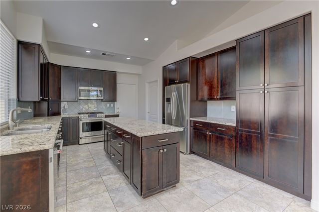 8437 Willowleaf Court, Las Vegas, NV 89128