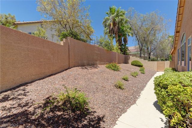 8437 Willowleaf Court, Las Vegas, NV 89128