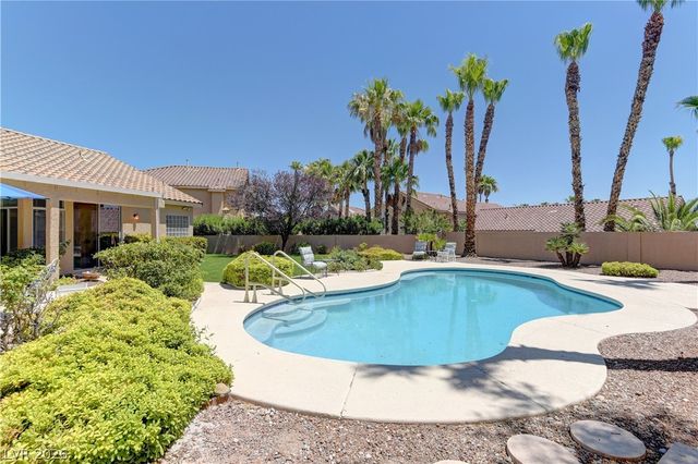 8437 Willowleaf Court, Las Vegas, NV 89128