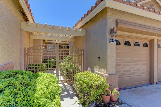 8437 Willowleaf Court, Las Vegas, NV 89128