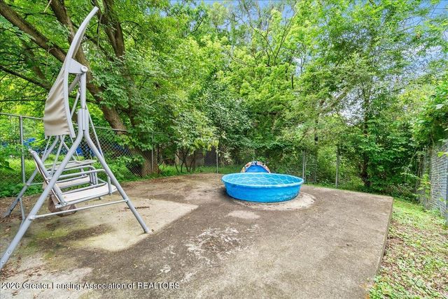 1216 Bensch Street, Lansing, MI 48912