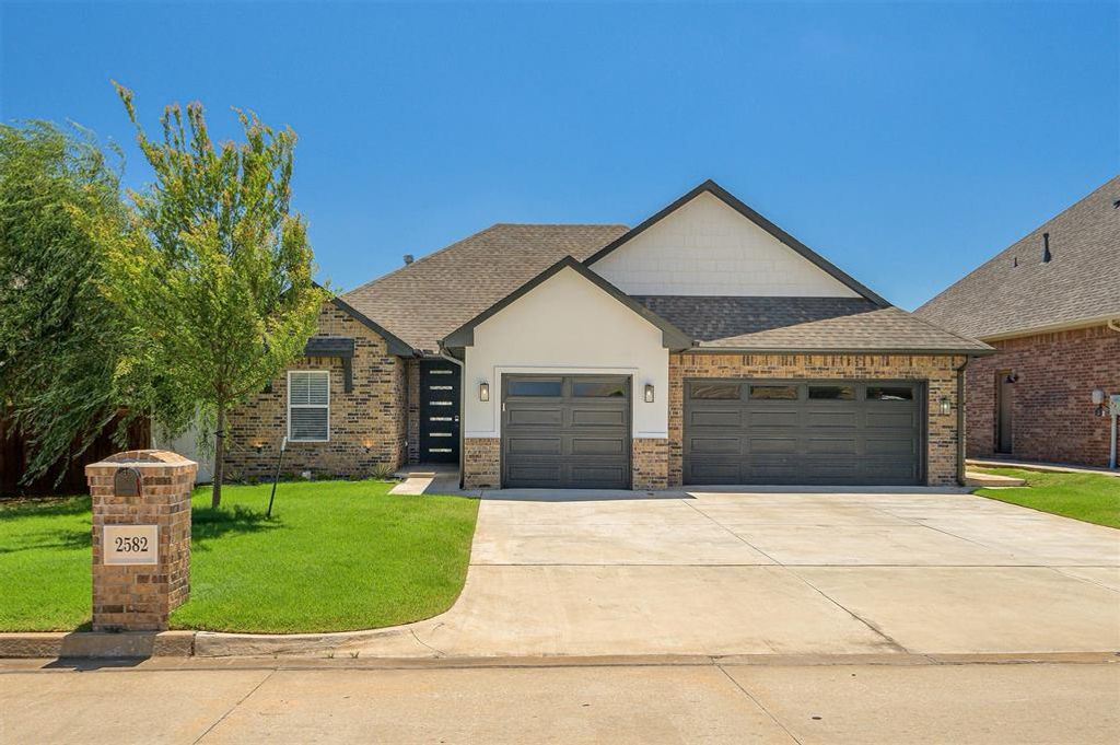2582 Shady Hollow Drive, Choctaw, OK 73020