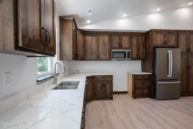 435 Day Break Rd, Bonners Ferry, ID 83805