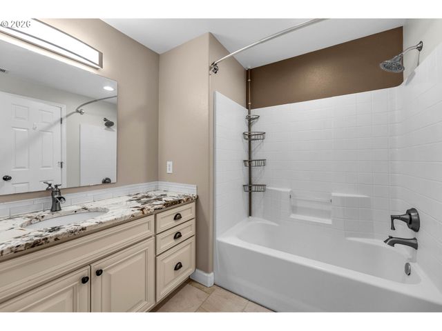 16000 Ne 185TH Ave, Brush Prairie, WA 98606