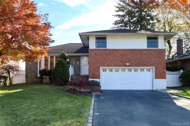 91 Birchwood Park Drive, Syosset, NY 11791