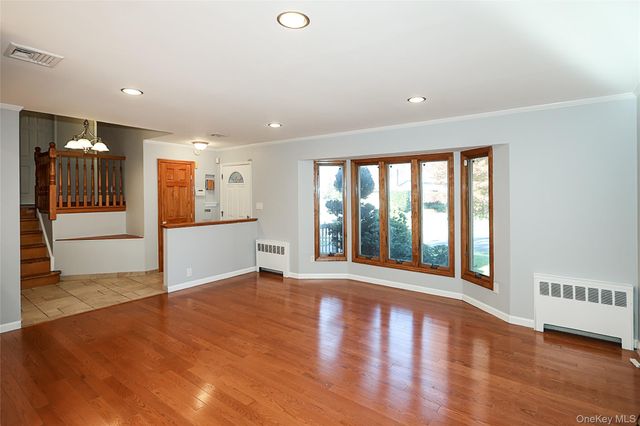 91 Birchwood Park Drive, Syosset, NY 11791