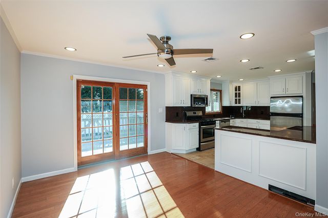 91 Birchwood Park Drive, Syosset, NY 11791