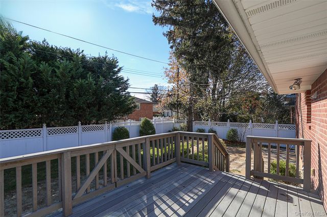 91 Birchwood Park Drive, Syosset, NY 11791