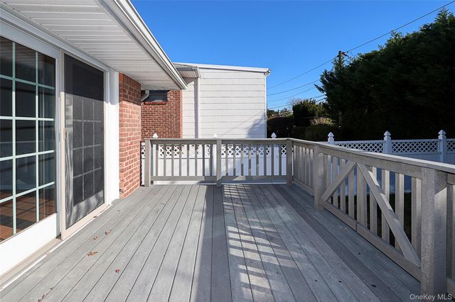 91 Birchwood Park Drive, Syosset, NY 11791