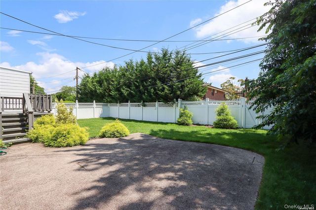 91 Birchwood Park Drive, Syosset, NY 11791