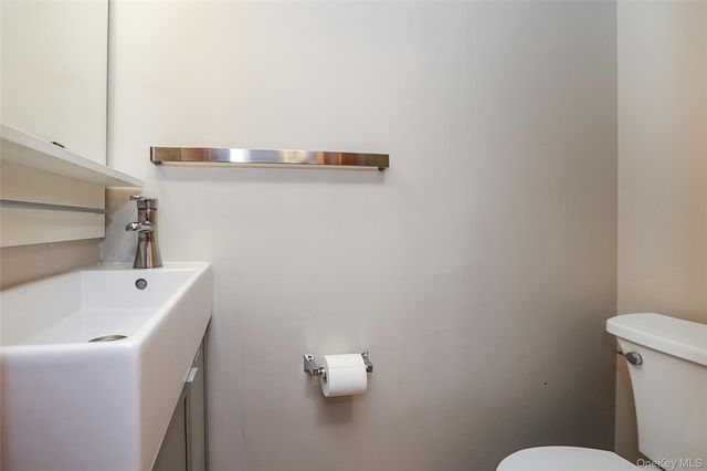 91 Birchwood Park Drive, Syosset, NY 11791