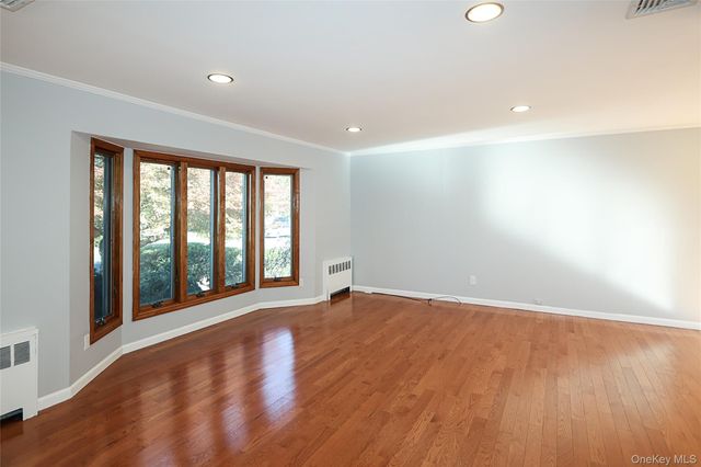 91 Birchwood Park Drive, Syosset, NY 11791