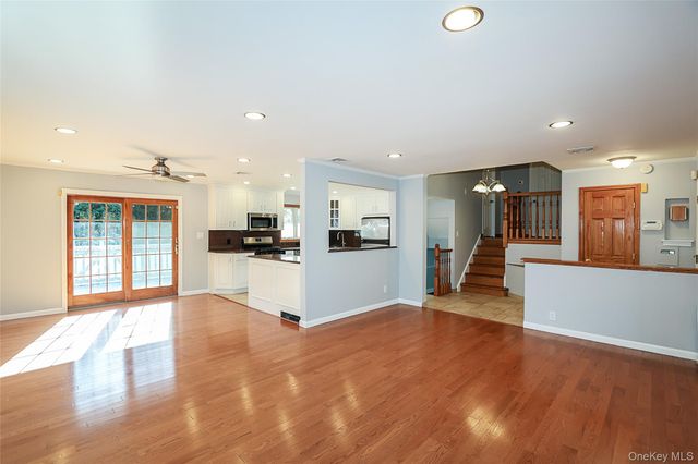 91 Birchwood Park Drive, Syosset, NY 11791