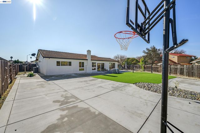 4311 Blondwood Ct, Union City, CA 94587