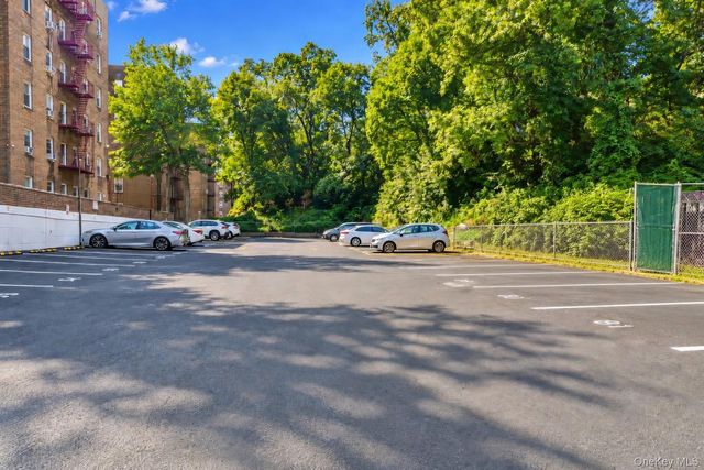 811 Bronx River Road 3H, Bronxville, NY 10708