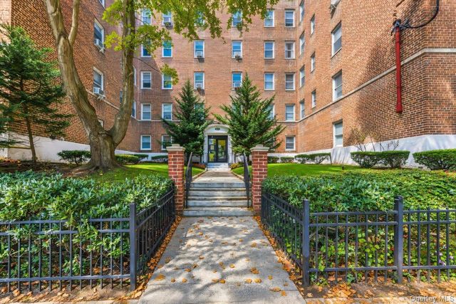 811 Bronx River Road 3H, Bronxville, NY 10708