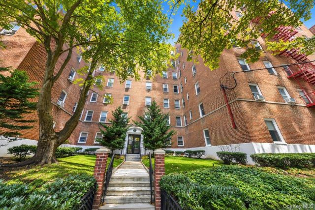 811 Bronx River Road 3H, Bronxville, NY 10708