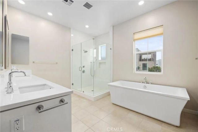 130 Sculpture, Irvine, CA 92618