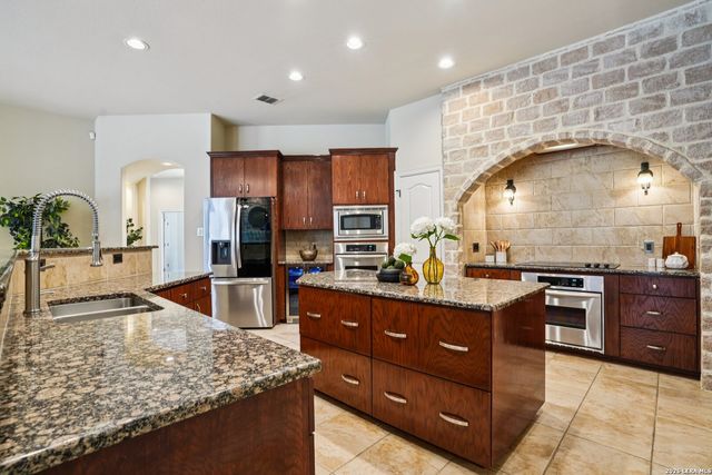 9816 Bode Cir, Garden Ridge, TX 78266