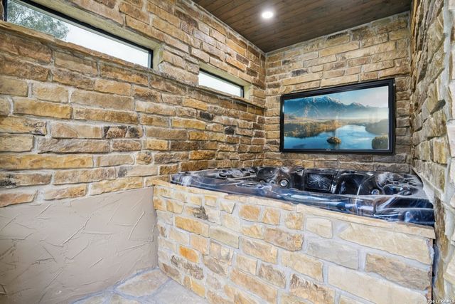 9816 Bode Cir, Garden Ridge, TX 78266